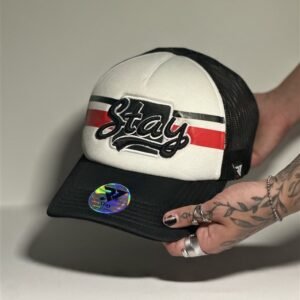 GORRA BLANCA RALLAS ROJAS DREAMING